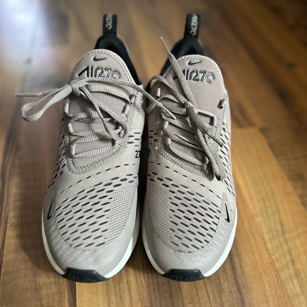 *Sold*Nike Women’s Air Max 270 *Sold*